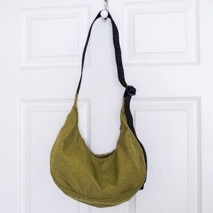 BAGGU Medium Crescent Bag in Olive